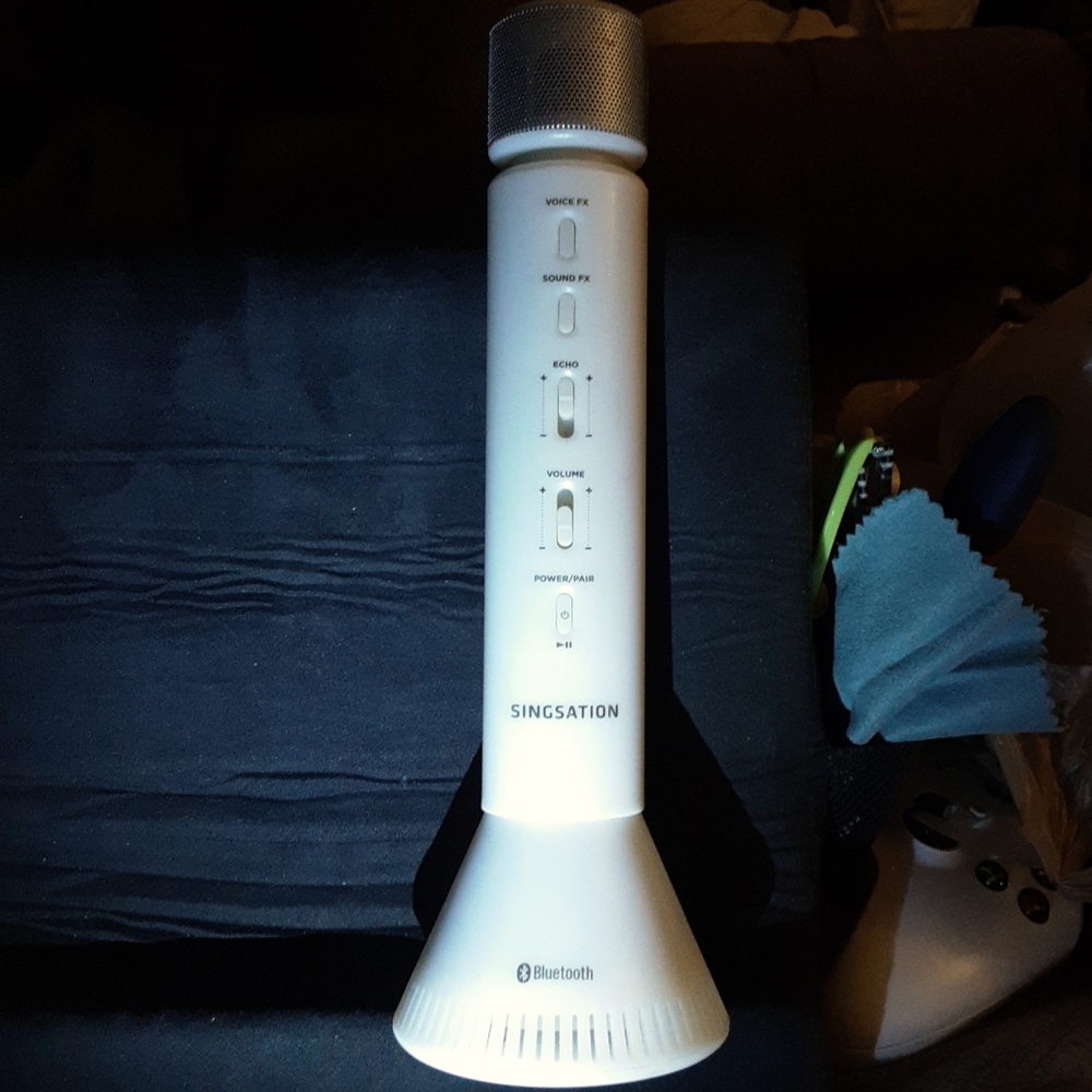 FLASHING MULTI-COLORED SINGSATION MICROPHONE